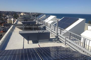 Edificios con paneles solares Comunidad Energética de Autoconsumo compartido